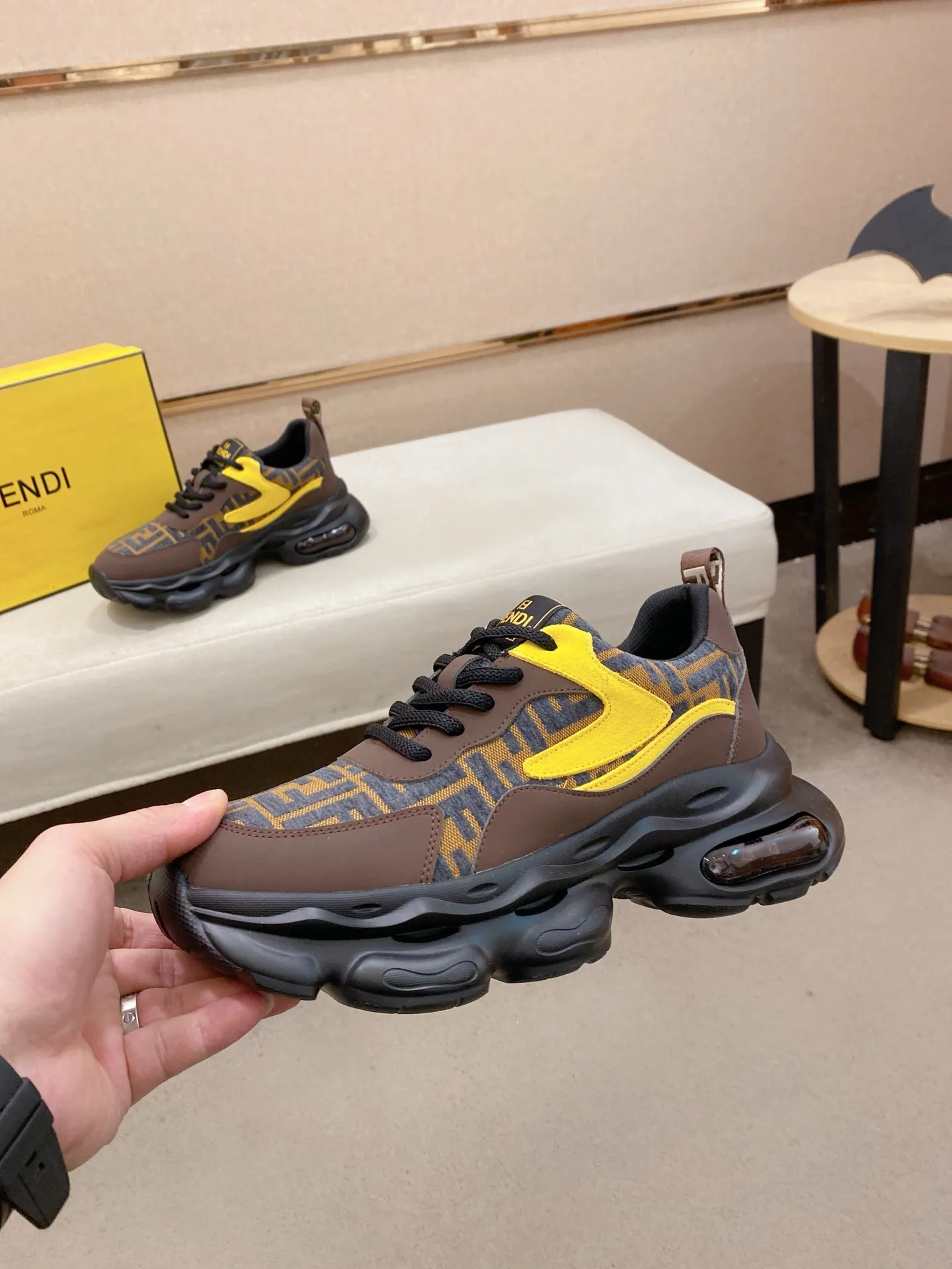Factory price 442💰 (fendi) New style 👊🏻 upper 🇮🇹 imported cowhide fabric 🇩🇪 lining imported sheepskin lining. The original outsole is molded to highlight the identity of every man, and the upper foot is elegant and stable🚶🏻🚶🏻The high-end custom counters reproduce the original version📯No matter the wind or rain, the shoe last remains unchanged and can withstand the verification of time🔍️,🔵 Size: 38-44